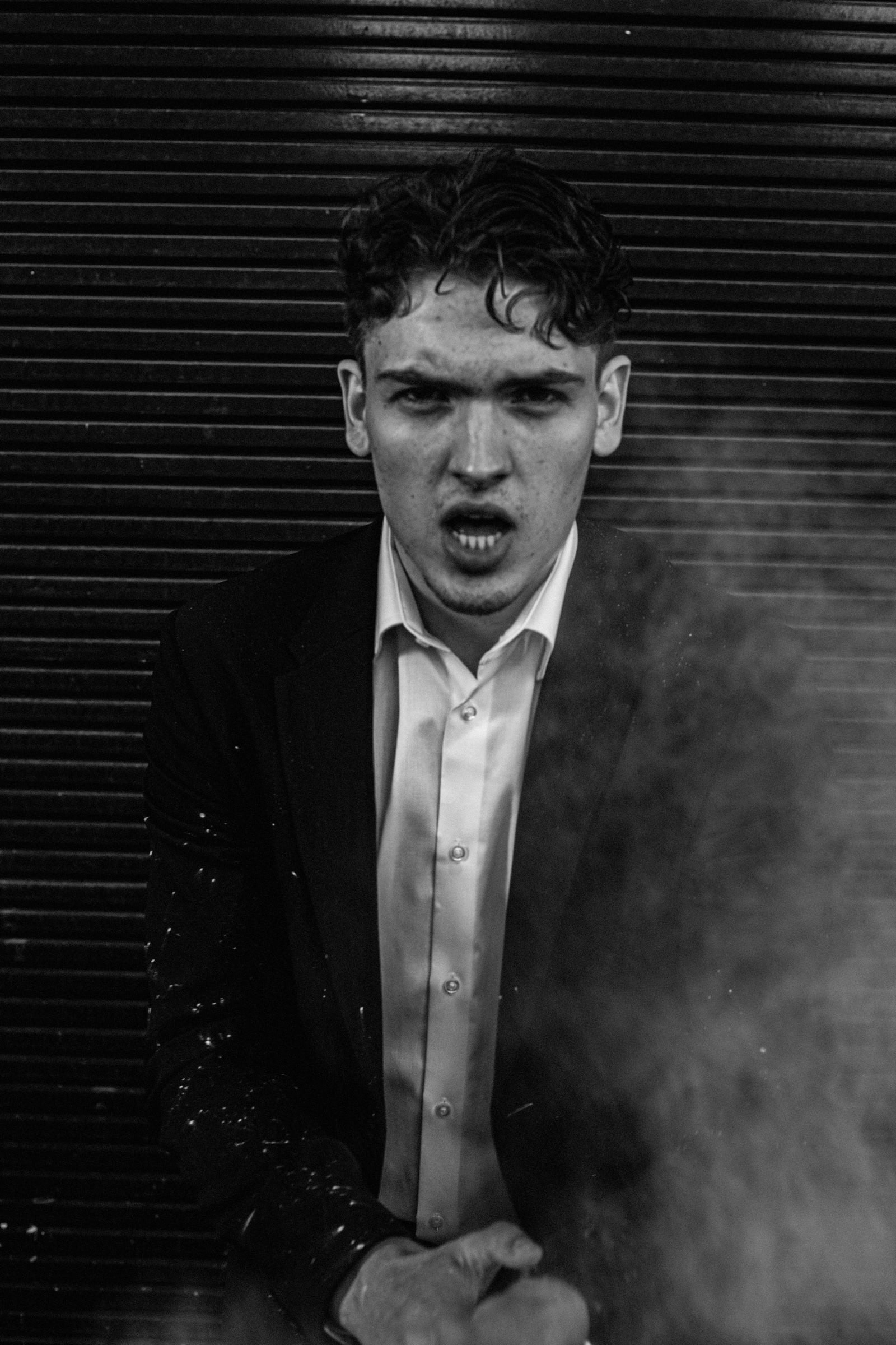 Direct gaze through settling powder, mouth open